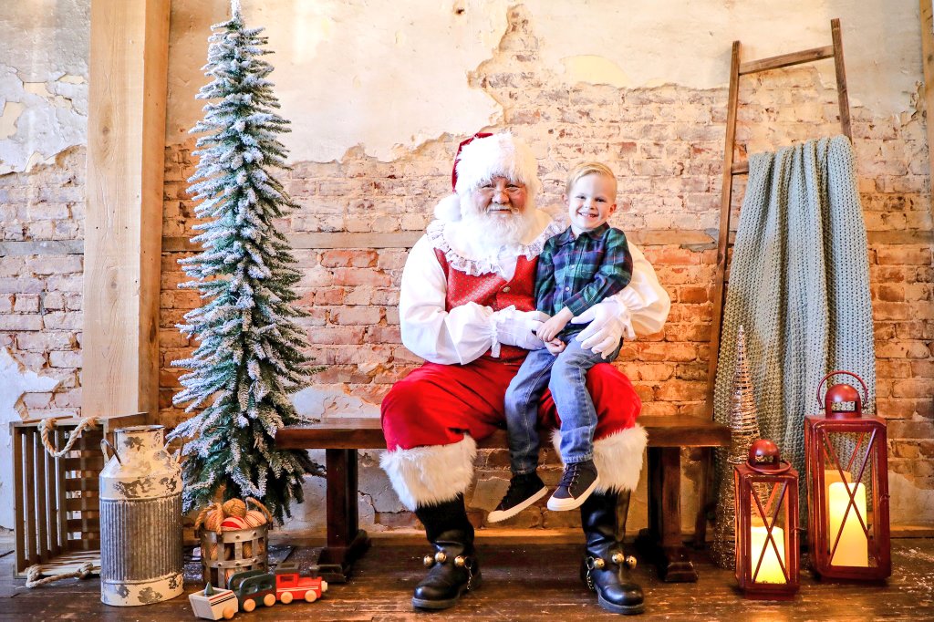 MadeInGwinnett's tweet image. 🎅 Sunday, November 12th, #SANTA will be visiting the @slowpoursundaymarket for Christmas photos with @AHallPhotograph @slowpourbrewing in #downtownLawrenceville Book now bookedin.com/book/amanda-ha… 📸  #theDTL #GwinnettPhotographer #ChristmasPhotos #SantaPictures #LawrencevilleGA
