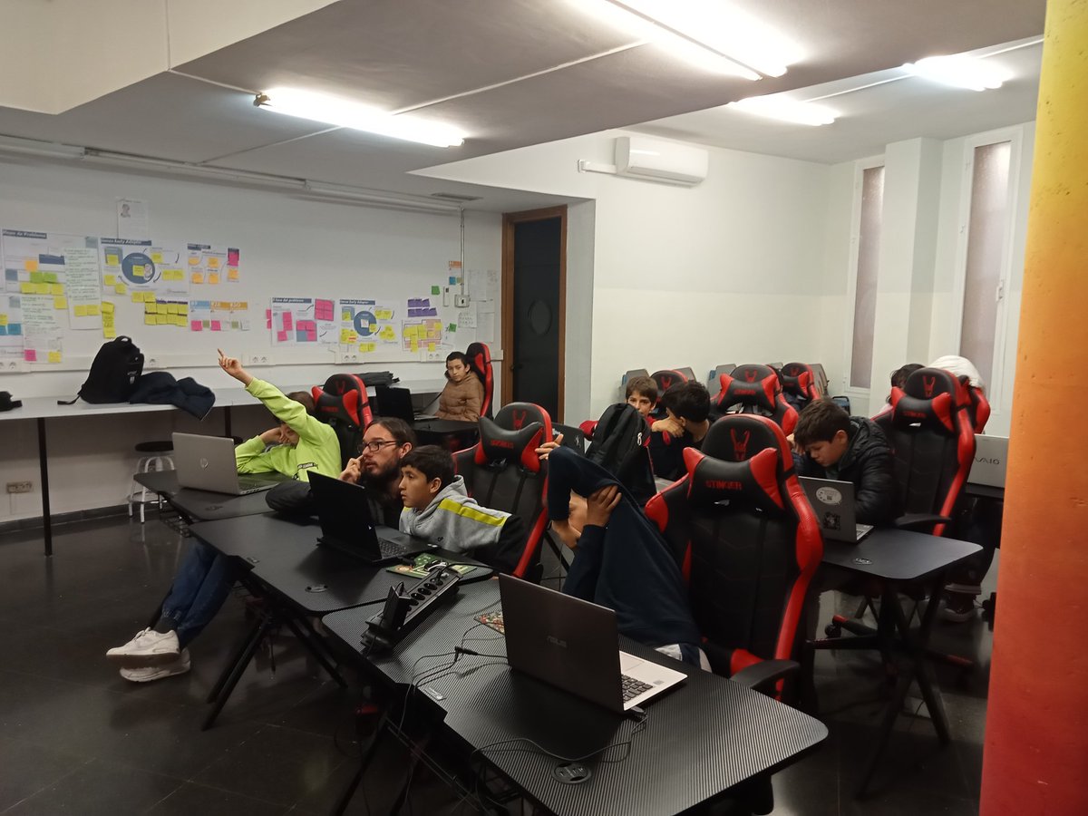 majadajoven's tweet image. Aprendiendo processing en el #coderdojomajadahonda con los ninjas más pequeños.
#majadahondajoven
#actividadesmajadajoven