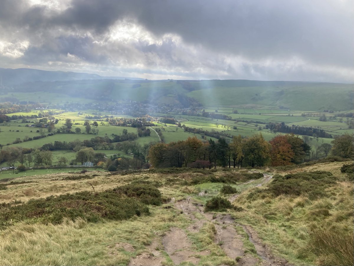 Good afternoon everyone wishing you a lovely day 😀enjoying wonderful atmospheric views over the Hope Valley from the Great Ridge earlier this week 💚