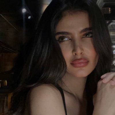 العين التي تمتلئ بك ، 
لن تنظٌر لغيرك حاضراً كٌنت أو غائباً♥️.

#مساء_الخير_والسعاده
