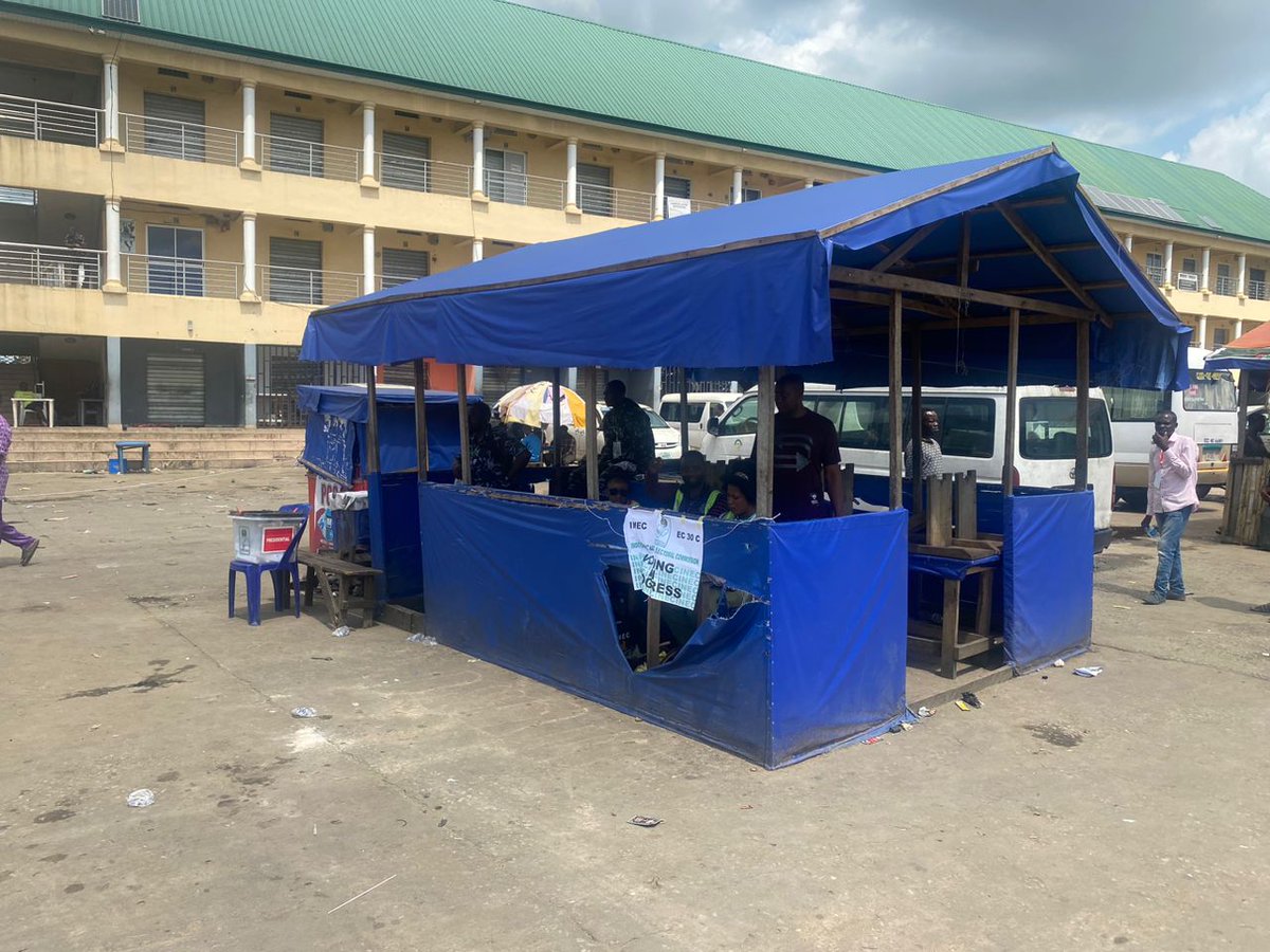 Kimpact_Global's tweet photo. State: Bayelsa
LGA: Yenagoa 
Ward: 6
PU: 035
Time: 1:05pm 
Report: Wrong code placed on ballot box. It is showing presidential sticker. Security agents are present. 

#ElectionDay #KDISituationRoom
#OffcycleElection #BayelsaDecides2023 https://t.co/0gI5ixBdyH
