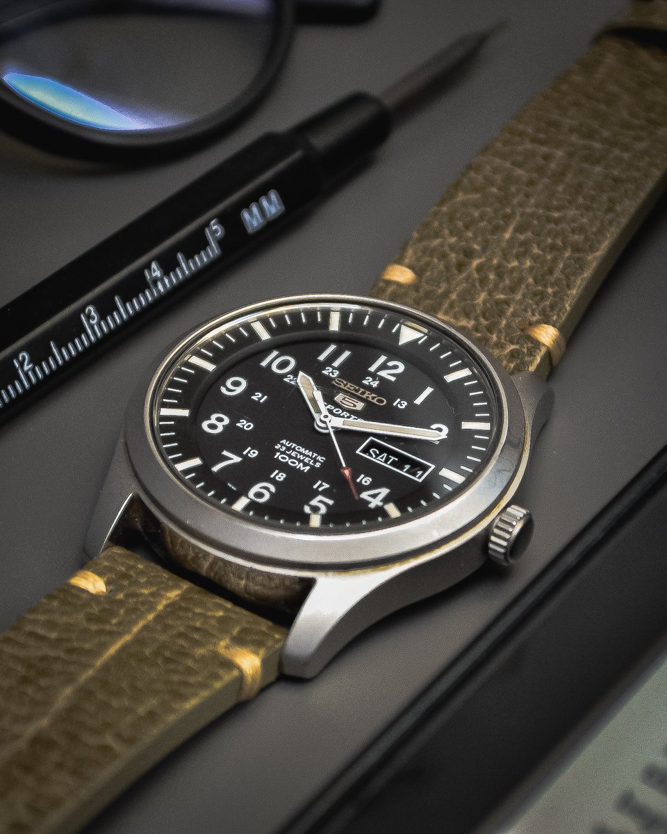 macromovement's tweet photo. Fickle friend.

@barkandjack @scottishwatches @thewatchcc 
@ThePhotoHour

#snzg15
#watchphotography #barkandjack #seiko5 #gadzhi https://t.co/IhoUzuaEN4