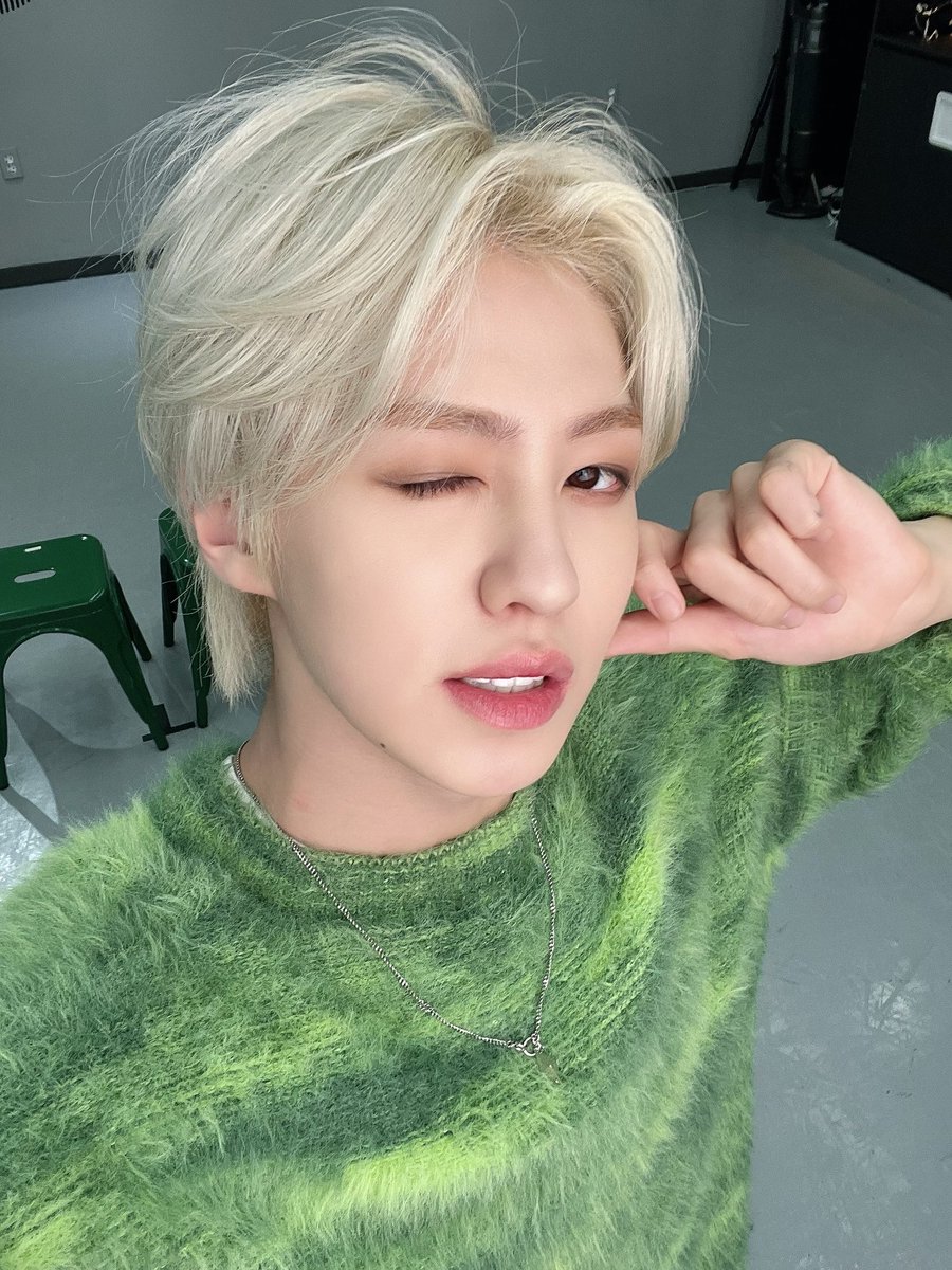 [#에이든]

초록초록한 주말🍀

#EPEX #이펙스 #AYDEN #에이든