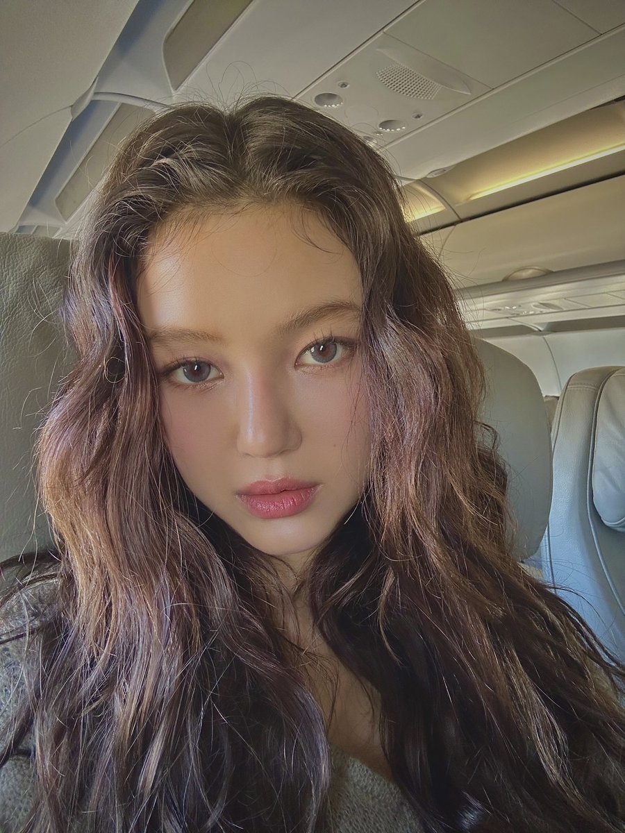 NewJeans_twt's tweet photo. Bunnieeeesss ^^
The light of my life🩵🩵✈️🩷🩷
two days in Macao and I’m already in love!! Thank you for the wonderful welcome!!  Can’t wait to visit again and hopefully stay a little longer!! Heheh 
sending lots of kissies!!! Mwah 😘

#NewJeans #뉴진스 #DANIELLE #다니엘 #DaniTravels