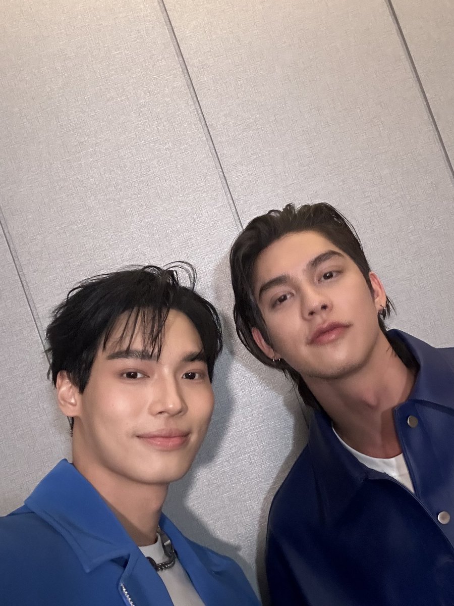 bbrightvc's tweet image. ใครคิดถึงผมกับวินบ้าง 💙 วันนี้มาเจอกันได้ในงาน Lazada 11.11 TRENDY SPACE นะครับ อย่าลืมติด #Lazada1111THLive ด้วยนะ

ใครไม่ได้มา ดูผ่านไลฟ์ได้นะครับ 👉🏻 bit.ly/466aIKk
ส่วนชาวไบร์ทคนไหนอยากช้อป ก็มาใช้โค้ดผมกันได้นะ BRIGHT1111CODE กับ Lazada 11.11 เริ่มวันนี้แล้ววว