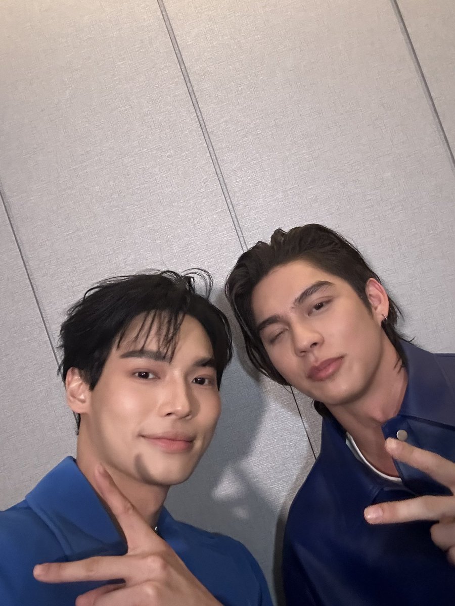 winmetawin's tweet image. วันนี้มาเจอผมกับพี่ไบร์ทได้ที่งาน Lazada 11.11 TRENDY SPACE💙 ใครมางานอย่าลืมติด #Lazada1111THLive ผมจะเข้าไปส่องๆ แต่ใครมาไม่ได้ก็ดูผ่าน link นี้ได้เลยครับ 👉🏻bit.ly/49vkmt2

ส่วน Snowball ขาช้อป🐰🛍️ก็ใช้โค้ดผมไปช้อปกันได้นะ WIN1111CODE กับ Lazada 11.11 เริ่มแล้ววันนี้