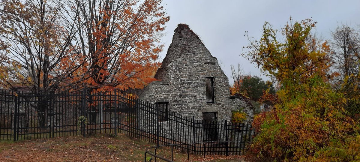 LomboMonica's tweet photo. Merrickville, Canada. A very quaint village along the Rideau Canal, near Ottawa, that I had the opportunity of visiting after participating at the Latin American Heritage Book Fair.

#travel #visitcanada #canada #merrickville #photography #village https://t.co/kxN9Fm98uC