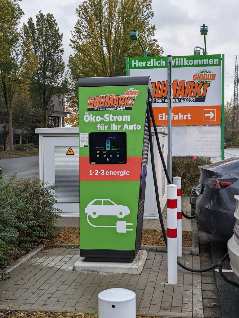 Dominik1409's tweet photo. Charging @Pfalzwerke @AndreasMemmer #111JahrePfalzwerke 
#GratisStrom
#Andigibtaus https://t.co/PtRCLwU0F9