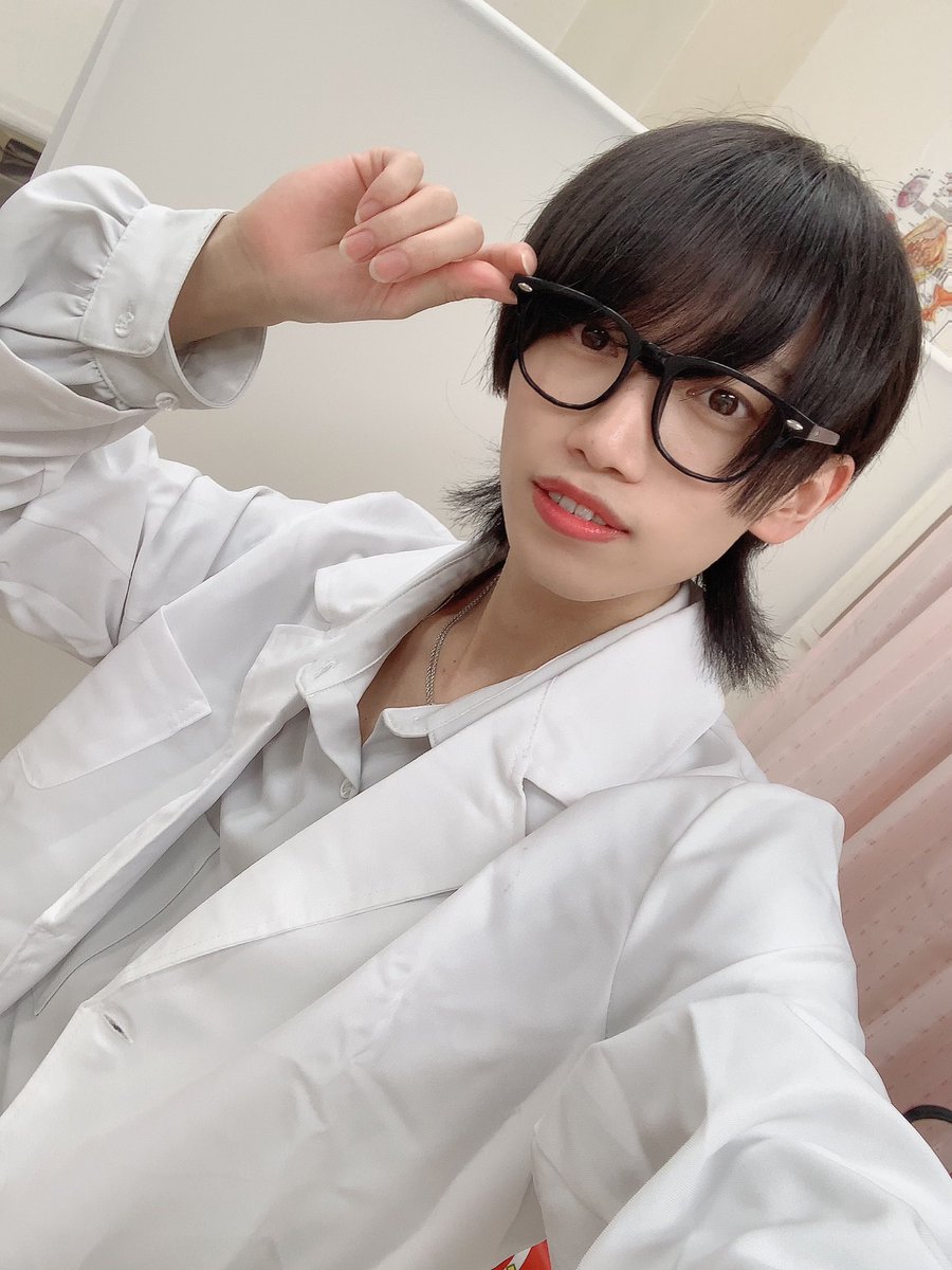 制服と医者着た！