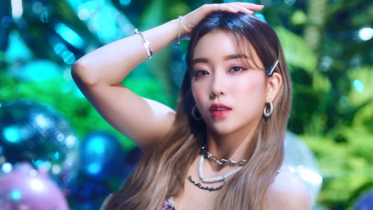 PopBase's tweet image. 3 years ago today, STAYC released their debut single ‘SO BAD.’