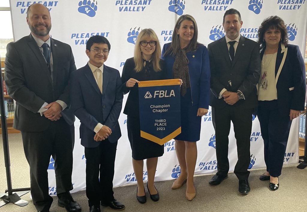 fblaadviserdh's tweet photo. Spectacular Day!PA Senator Rosemary Brown,PVPrincipals,Mr Jonathan Ayre,Mr Brian Boylan recognizingHistoricPVFBLA’s 3rd place Int’l award-Nat’lChampion Chapter.PVFBLA President Giunta,&amp;VP Po, organized the event. #fblapv ⁦@PVBEARSHS⁩ ⁦@pafbla⁩ ⁦@FBLA_National⁩ https://t.co/luj25PF6yi