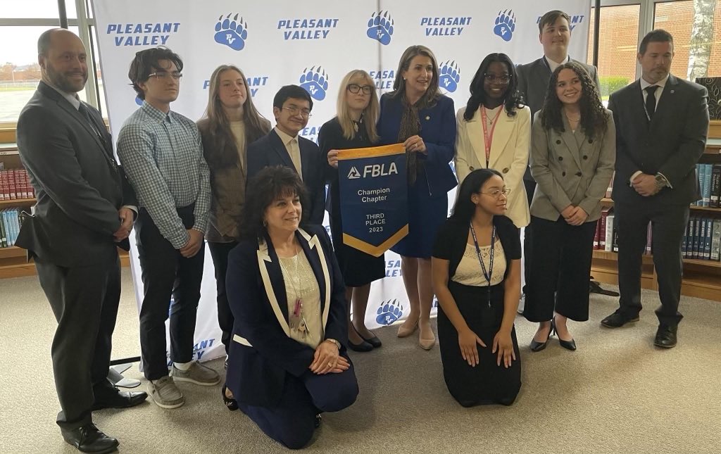 fblaadviserdh's tweet photo. Spectacular Day!PA Senator Rosemary Brown,PVPrincipals,Mr Jonathan Ayre,Mr Brian Boylan recognizingHistoricPVFBLA’s 3rd place Int’l award-Nat’lChampion Chapter.PVFBLA President Giunta,&amp;VP Po, organized the event. #fblapv ⁦@PVBEARSHS⁩ ⁦@pafbla⁩ ⁦@FBLA_National⁩ https://t.co/luj25PF6yi