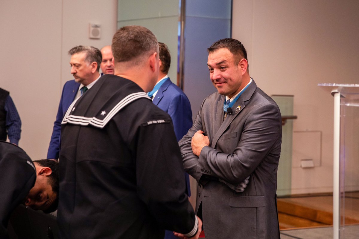 Thank you, Veterans 🇺🇸 Sailors and Marines were reminded of the amount of dedicated service and sacrifice that it takes to wear the uniform today while speaking with Medal of Honor recipients at a discussion panel. #VeteransDayNYC #SalutetoService #VeteransWeek2023