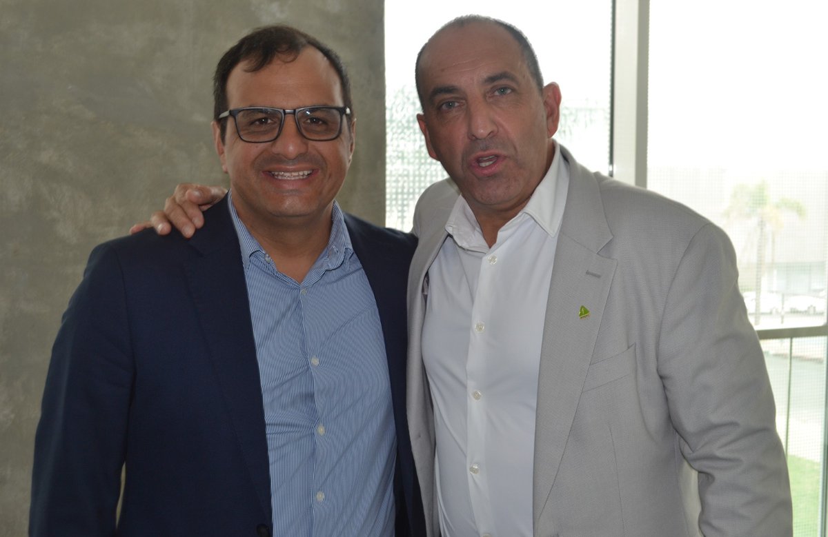 Gracias por el consejo <a href="/AlvaroDelgadoUy/">Alvaro Delgado</a> lo voy a tener en cuenta jajaa. Gracias <a href="/LuisLacallePou/">Luis Lacalle Pou</a> por permitirme recorrer el Uruguay y q me digan que sos el presidente mas presente en el interior. Y a vos <a href="/jplopezuy/">Juan Pedro López 7️⃣1️⃣</a> se que seras un mejor presidente que yo ! Graciasss a todos!!!!