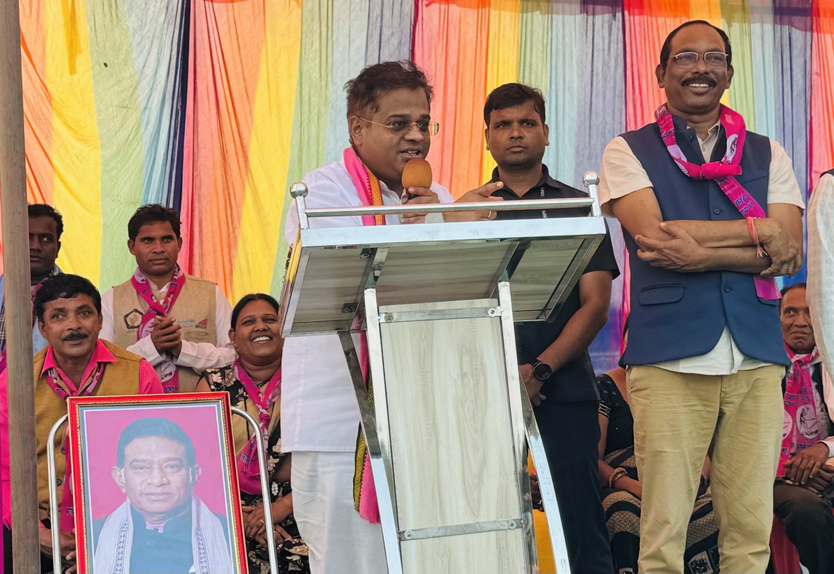 AmitJogi's tweet photo. ये है पाली-तानाखार,
चल रही है 'जोगी की बयार',
मिल रहा है, भारी समर्थन और प्यार 🙏

पाली-तानाखार विधानसभा में जोगी कांग्रेस प्रत्याशी छत्रपाल कंवर जी के साथ आज 'जन आशीर्वाद सभा' में शामिल हुआ। 

जीत के आशीर्वाद से केवल 6 दिन दूर हैं हम..

"17 नवंबर, पाली-तानाखार में नांगर" https://t.co/mgdcujwLbS