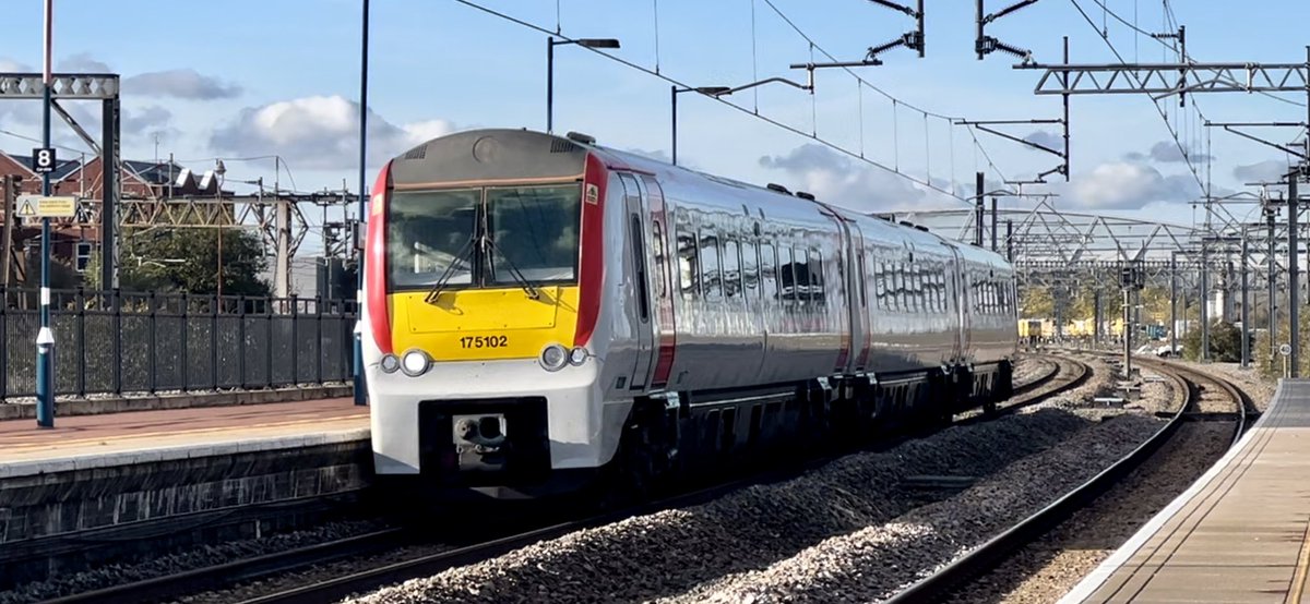 PlatformEdge1's tweet image. Class 175 at Rugby 👀

Here is 175102 passing Rugby heading to Ilford E.M.U.D #Class175