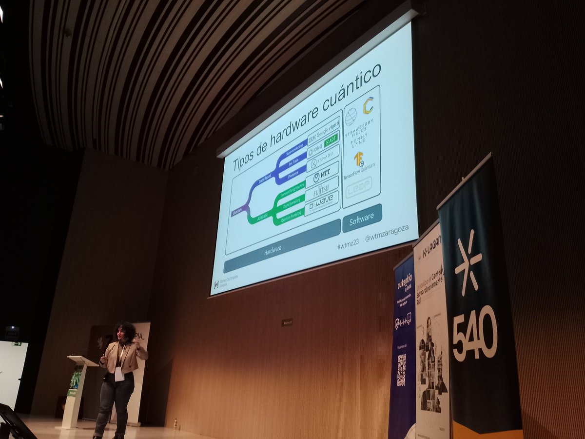 chicaSeattle's tweet image. #wtmz23 muy interesante la charla de Pilar Mollá sobre Computación Cuántica