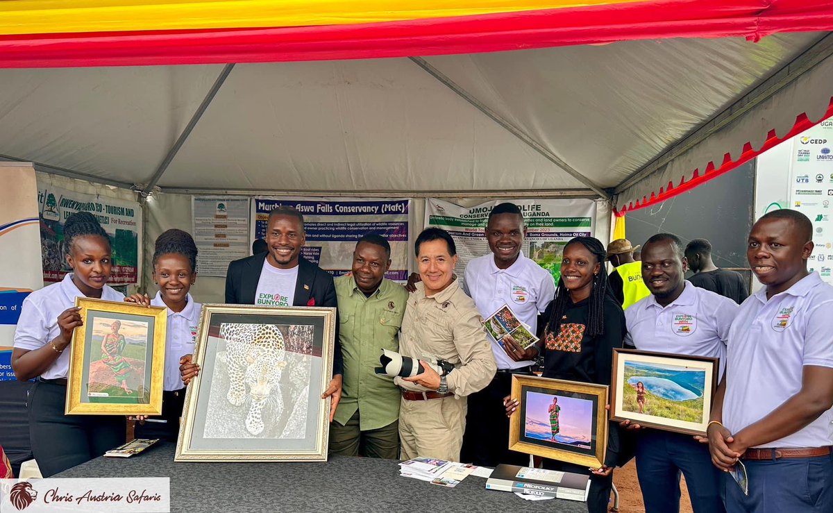 We had a fantastic time displaying my wildlife & #fashion #photography in #Hoima Bunyoro Kingdom World Tourism Day #Uganda 🇺🇬Mwebale nnyo mikwano jaffe @MiikaResort Muli batabu mwe abaliko 💚 Miika hotel is such a beautiful place . . #wildlifephotography #conservation #wildlife