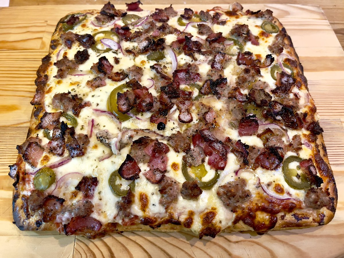 DarthBacon317's tweet photo. Some of my latest pizzas!!! @Baconbarjp #baconbarjapan #okinawa #japan #bacon #pizza https://t.co/0EP0HRpeVZ