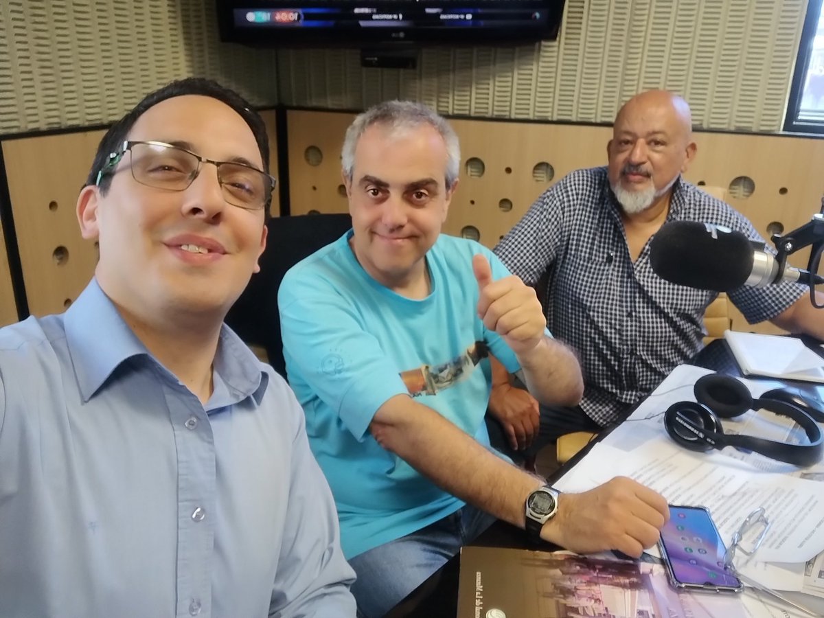 Miranos y escuchamos en #sextodia el programa de <a href="/japaulenko/">Juan Andres Paulenko</a> hasta las 12 en vivo por <a href="/universidad891/">Radio Universidad</a> con <a href="/dartola/">Daniel Artola</a>. No te lo pierdas!