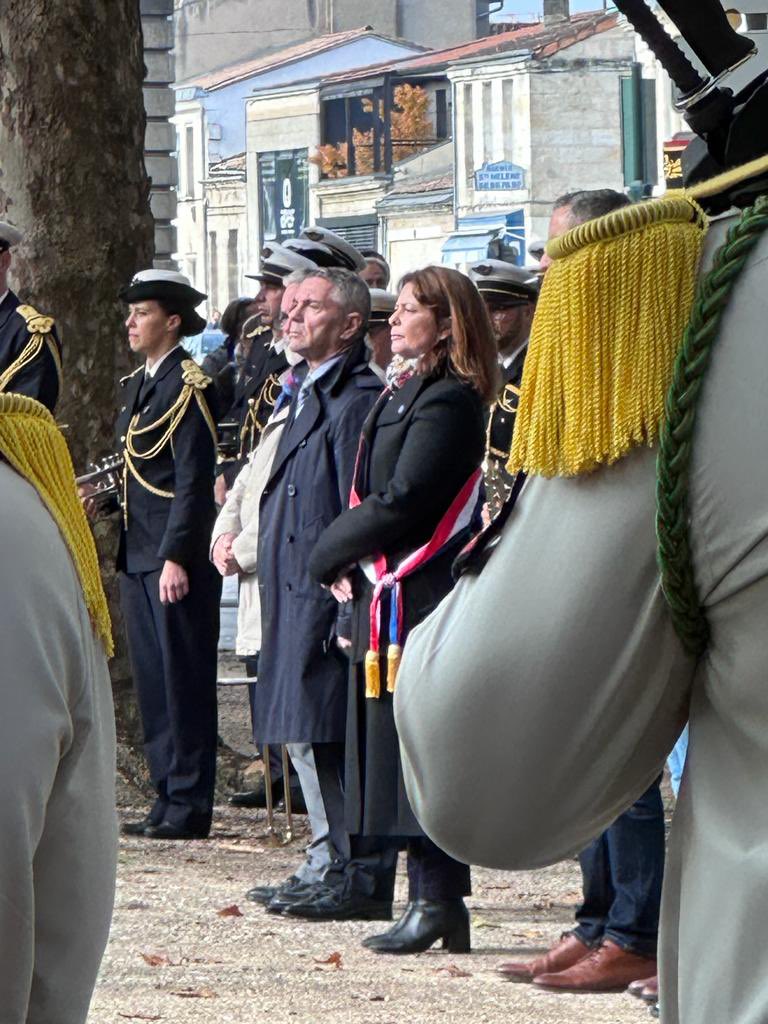 AlexMartin33000's tweet photo. À #Bordeaux, nous célébrons le 105e anniversaire de l’#Armistice du 11 novembre 1918 et rendons hommage à tous les « Morts pour la France ».

Merci aux associations d’anciens combattants de continuer à faire vivre leur mémoire. 

N’oublions jamais. 
#11Novembre
#devoirdememoire https://t.co/6ljjdbo7Pe