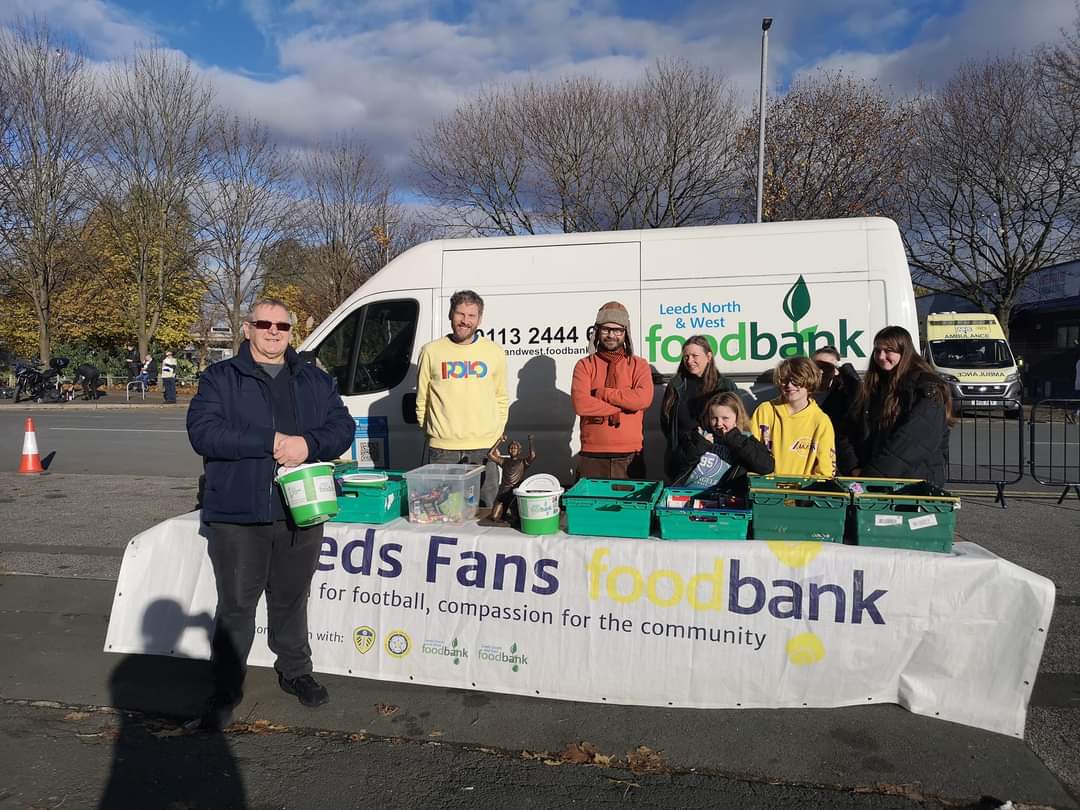 We're outside Elland Road this afternoon with special guest collectors from the Kaiser Chiefs! Come and say hello and please donate if you can 💚