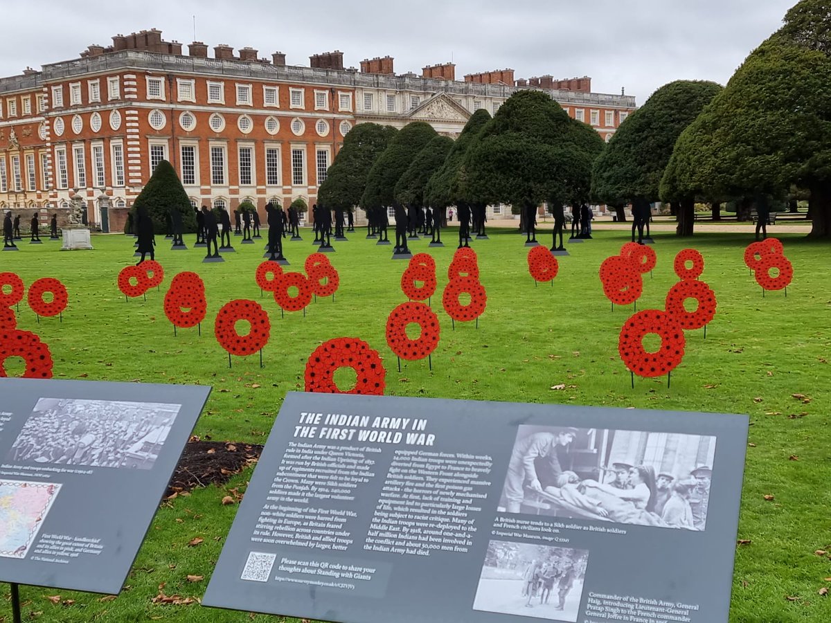 This stunning display of silhouettes designed by @standingwgiants tells the story of Indian army encampments at Hampton Court Palace @HRP_palaces when invited to the Peace celebrations in 1919. Tens of thousands of Indian soldiers of all faiths were killed-in-action in all