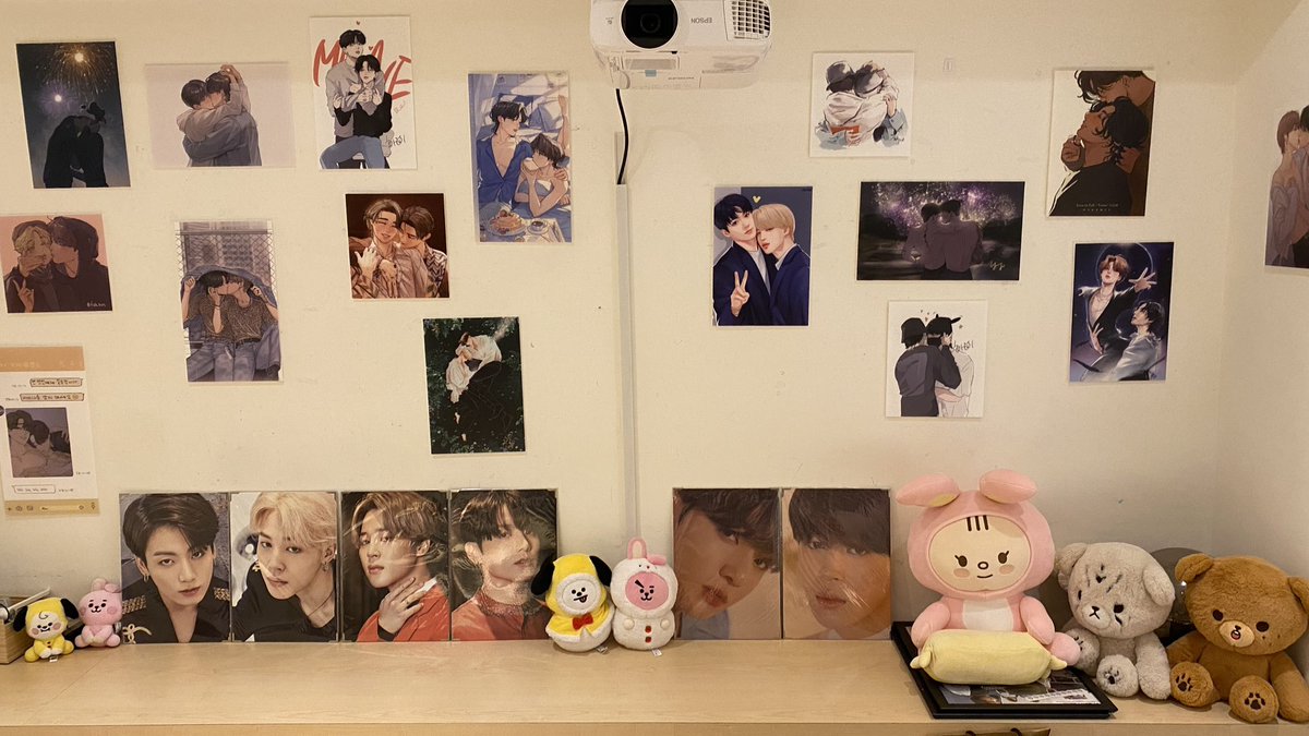 sarahouoycncm's tweet photo. 來看國旻展了🥰
感謝主辦@RealLoveStoreKM @btsot7_SC617 
佈置的超級用心~~
待在充滿愛的空間裡
坐著慢慢欣賞繪師大大的畫，
每位描繪出來的情感樣態都不一樣、
非常感動TT
今天又是作為國旻鵝感到幸福的一天💜

#RealLoveStore_LoveFindsYou #국민
#2023KookminDayEventInTW https://t.co/UrqYmzpn6b