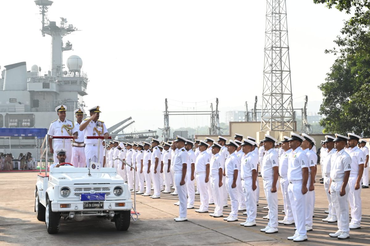 🇮🇳 RAdm Rajesh Dhankhar, NM took over as the Fleet Commander, @IN_EasternFleet from RAdm Gurcharan Singh, NM at #Visakhapatnam on 10 Nov.

⚓An ND specialist, he was the Commandant @InNwc and Chairman Carrier Acceptance Trials Team, prior to assuming command of #TheSunriseFleet.