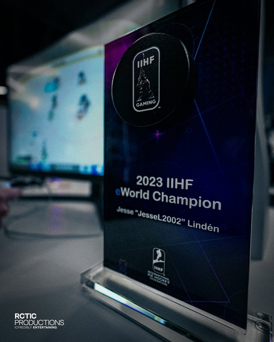 Today was a day for the history books, a seamless blend of ice hockey and e-hockey that culminated in the crowning of our World Champions @JesseLinden02 & @EkiOriginal ! 🏆🏒 More content coming soon💫 #rctic #ehockey #esportsfi #leijonat #nhl24 #easportsnhl @SportsGamerGG