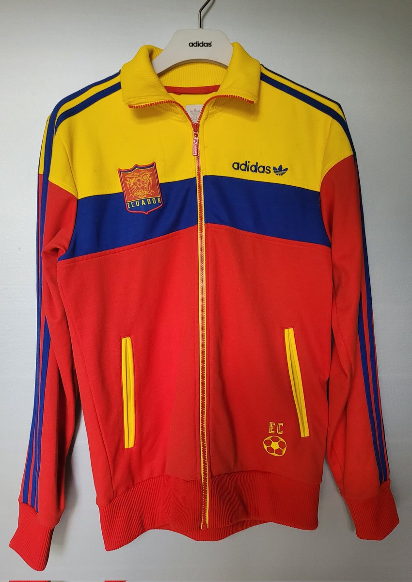 Adidas tracktops 🧥///🥼 tweet media