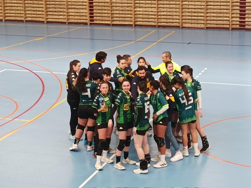 ¡Hoy se juega! 
¡Hoy es día de partido para nuestras ranitas plateadas!
A partir de las 19 h en tierras asturianas...Balonmano Gijón - <a href="/GrupoCHR/">Grupo CHR</a> Hand Vall Valladolid

¡A por todas chicas!🤘🐸🤘
Buen viajeeeeee