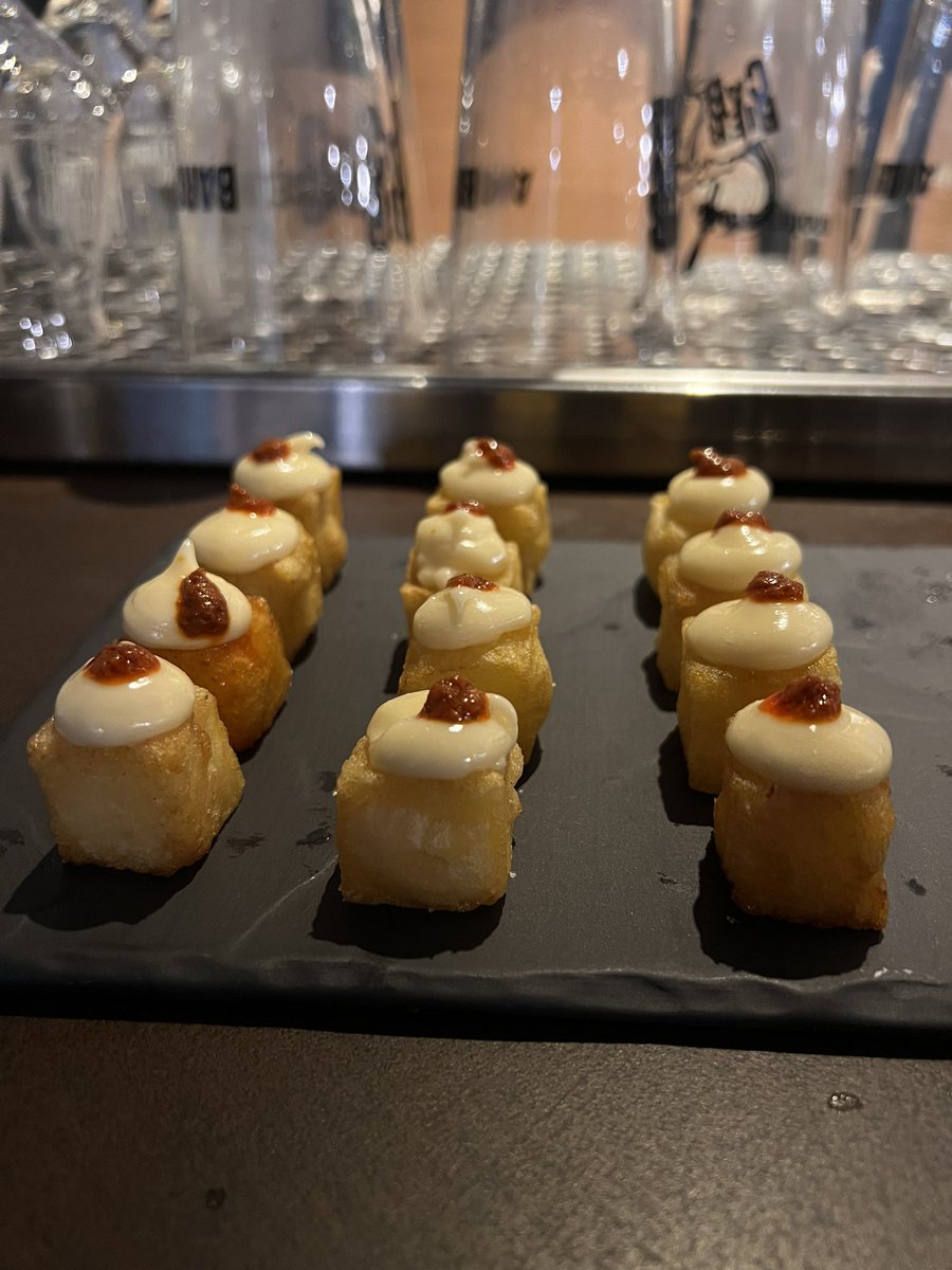 Una rivisitazione della patas bravas, fotonica , ne mangeresti a tonnellate #Biercab #lambraterulez #inimitabilmentelambratesi #beerporn #foodporn #monarcalambrate