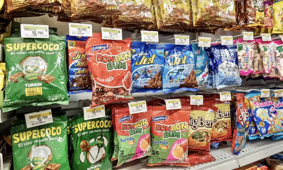 Colombia passes ambitious ‘junk food law’ to tackle #NCDs non-communicable diseases. That makes 🇨🇴 one of the first countries in the world to introduce a #healthtax targeting ultra-processed foods. An additional tax on #junkfood 🍟🍩🍬 will begin at 10% immediately, rising to…