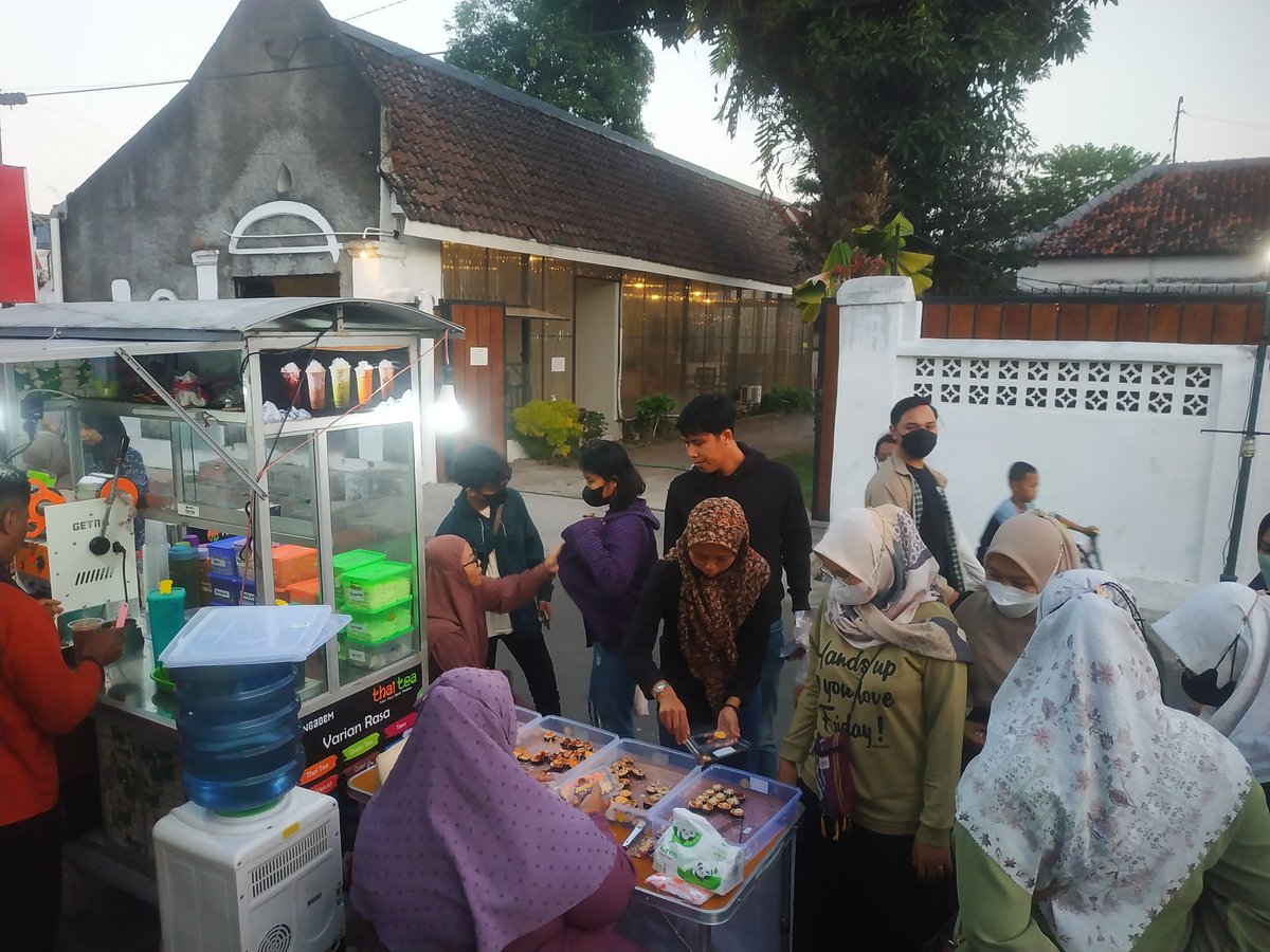 Ar_Riee's tweet photo. @FOODFESS2 Aku juga jualan der area jogja di kampung kuliner langenastran alkkid https://t.co/z1uBnwib2r