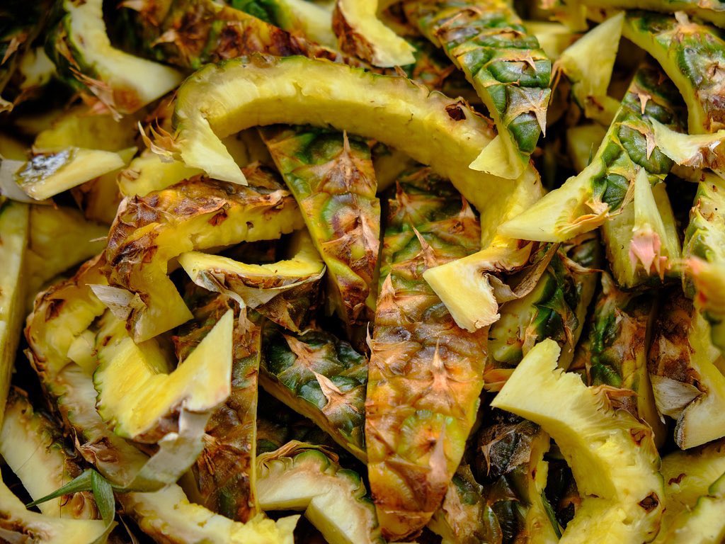 demi_farm's tweet photo. Pineapple peels treat

🌿Typhoid fever
🌿Glaucoma 
🌿Arthritis, joint pains
🌿High cholesterol 
🌿Cold, catarrh, cough
🌿Poor immunity 
🌿Female infertility 

Boil the pineapple peels with water for 15 mins. Drink a teacup twice daily. Nature heals

Like and retweet to share with friends 
#Health #remedies #Israel #crymua2 #Sismo #TheMarvels #الاتحاد_ابها #FARM