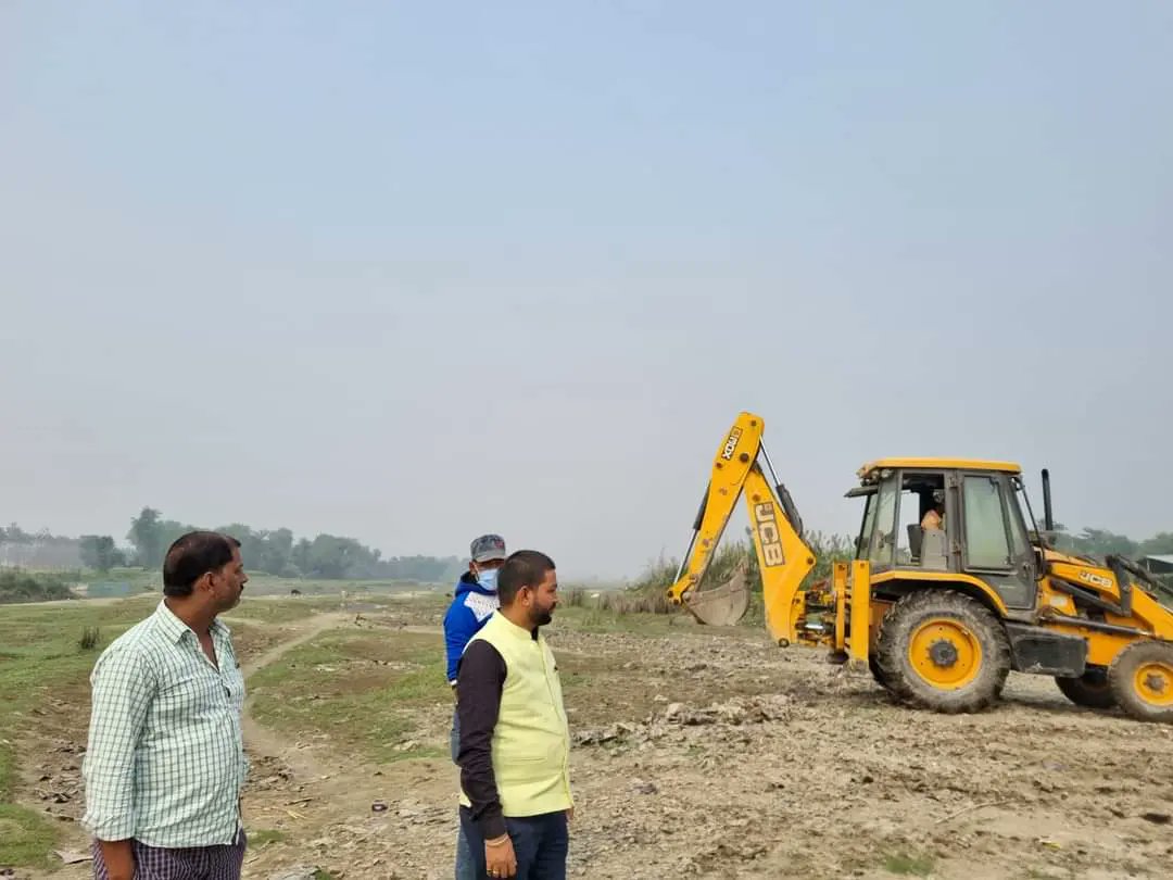 WhyManish's tweet photo. आगामी आस्था का महापर्व छठ पूजा को लेकर घाट की हो रही साफ सफाई का जायजा लिया।
@Nagarsonbarsha 
@UDHDBIHAR https://t.co/oMmzwC0IGR