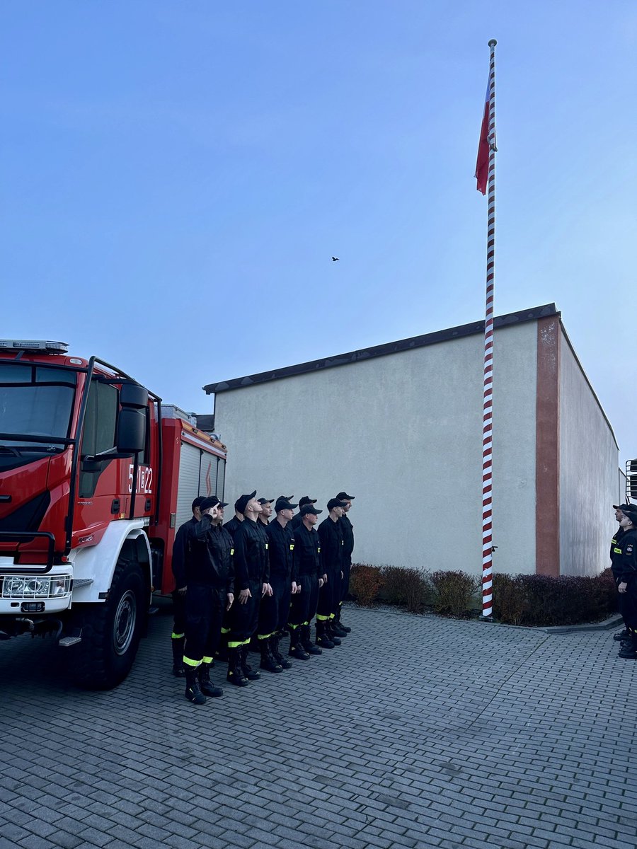 KPPSPStarogard's tweet photo. 🇵🇱11 listopada 2023 roku🇵🇱

🇵🇱#Narodowe #Święto #Niepodległości🇵🇱

W 1️⃣0️⃣5️⃣ rocznicę odzyskania przez 🇵🇱Polskę🇵🇱 #Niepodległości w @KPPSPStarogard podczas zmiany służby odbyło się uroczyste podniesienie 🇵🇱flagi🇵🇱 państwowej na maszt. https://t.co/TfbZXxGJG3