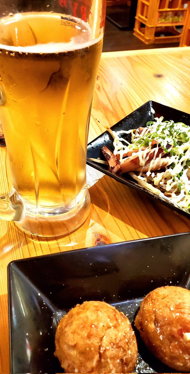 塚本駅前でお一人様🐙

ビールおいちぃ💓