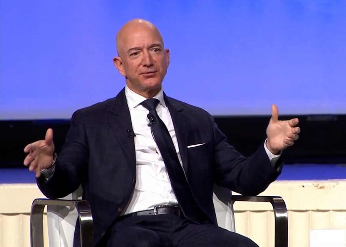 RealFranklen's tweet image. Wrapping up the week with a nugget of wisdom: "Your brand is what people say about you when you're not in the room." - Jeff Bezos.

 As e-commerce leaders, how are you shaping your brand identity? Let's discuss the intangibles that set your business apart.
#Aleigro #Commerce