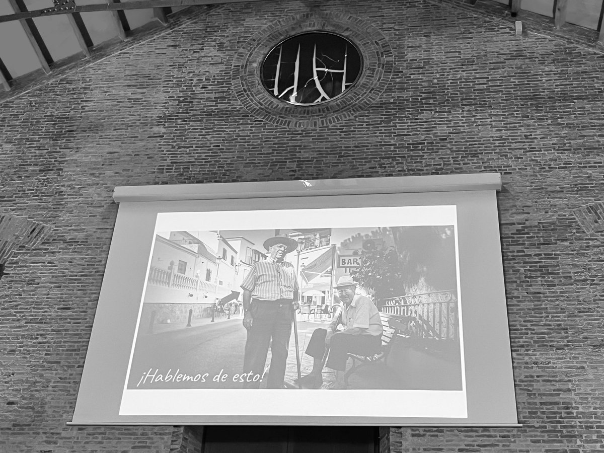 salonsoweb's tweet photo. Gurú @seralso aka Serggio en el escenario de #WCVLC23 para hablarnos de #SEOlocal

Todo empieza con Antonio, Juan… y el bar de su pueblo https://t.co/dGLJSzfZtr