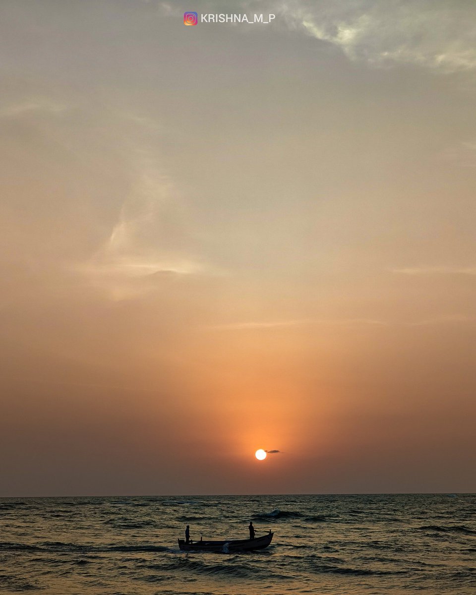 Sunset 🌈
.
.
#sunset_pics #beachvibes #shotononeplus #traveludupi #karnatakatourism #2023