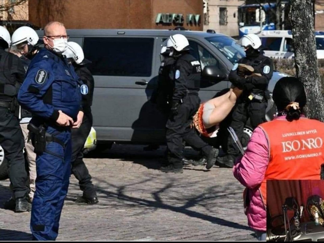 TiinaKeskimki's tweet photo. Sain tuomiot ja oikeudenkäyntinauhoitukset vasta eilen. Laitan ne ensi viikolla nettiin niin pääsette itse perehtymään päivän 18.4.2021 tapahtumiin. Keskimmäinen kuva on viimeinen kuva, jonka sain otettua, sitten mellakkapoliisit tulivat sanomaan, että kuvaamiset on nyt kuvattu. https://t.co/1W8i94I9DF