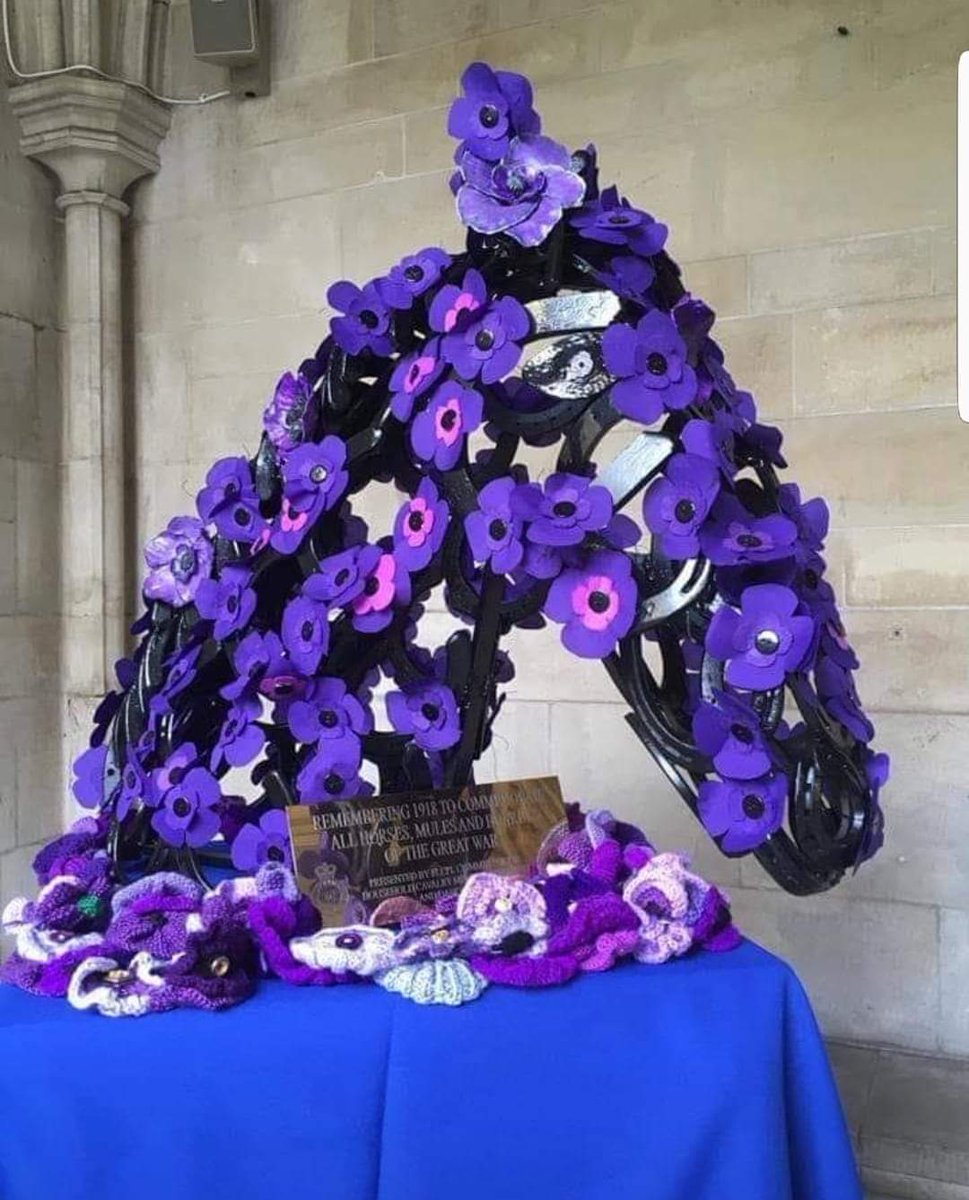 A beautiful #purplepoppy sculpture remembering all animals who died in conflict... 🐕‍🦺🐎🪶💜 #LestWeForget2023 #RemembranceDay2023 #animalsinwar