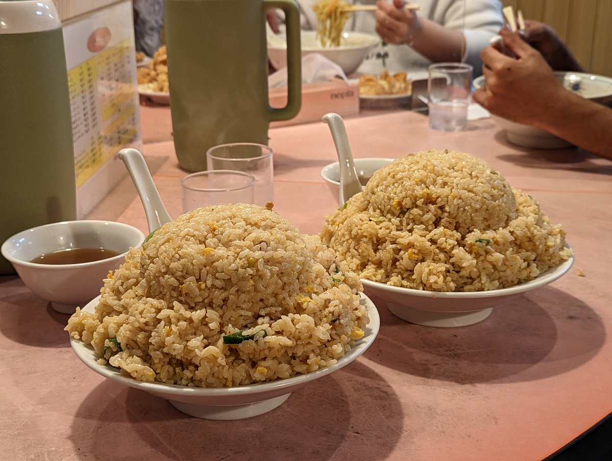 このチャーハン、店内で食べるとこんな感じです。サッポロラーメン21番