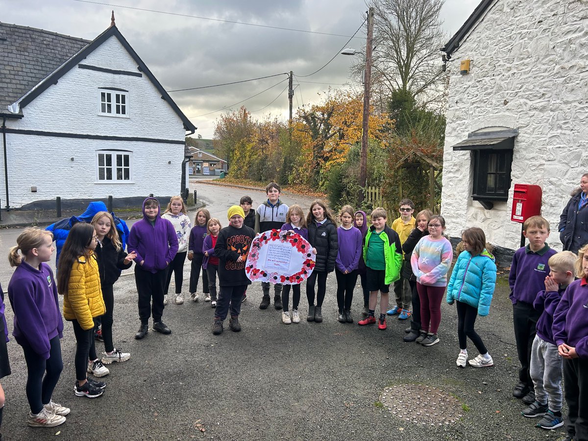 We will remember them ❤️ Our wreath, made by all children in school, and our children giving their two minutes silence together. ❤️