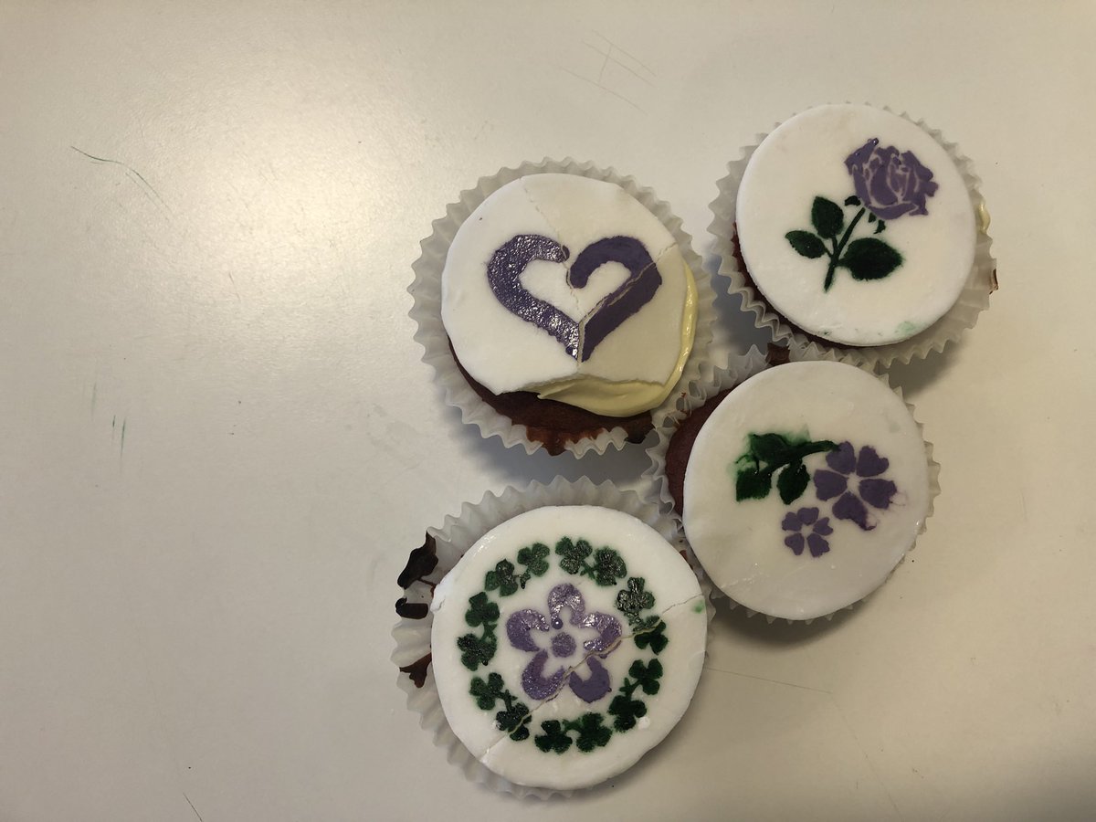 Stencilling in Practical Cake Craft ❤️ <a href="/pwkacademy/">Prestwick Academy</a>