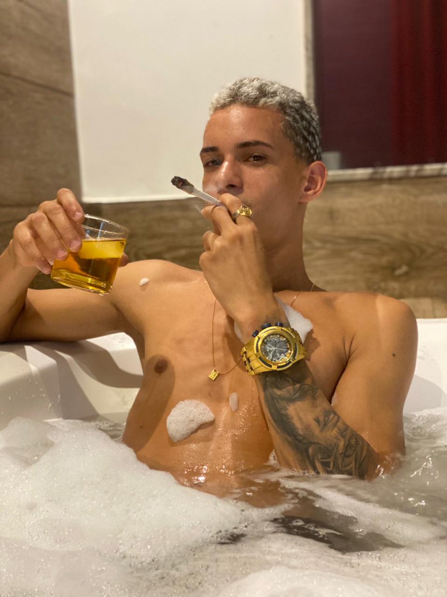 Gratidão a Deus por mais um ano de vida 2.1 na pista🥳🥃🎈💸