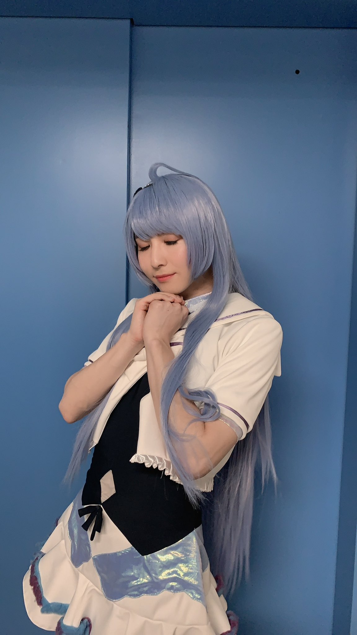 ♡ルナさま♡ つめなさすぎて変な指でピースしてる