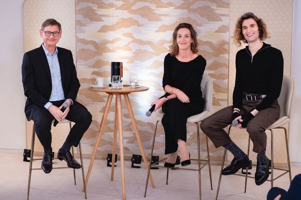 Already 3 years of the @Cartier, ESCP, @HECParis Turning Points’ Chair! ✨

Back in October, “(Mis)information, truth & knowledge”, was the topic of discussion with Cyrille Vigneron, President & CEO of Cartier,  HEC Paris Prof. @AnneLaureTime & ESCP Prof. @drbenvoyer.💡